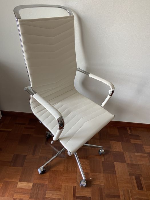 Cadeira de Escritorio como NOVA