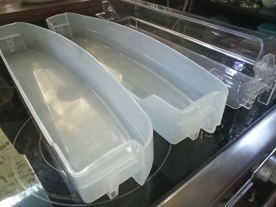 Koszyki balkoniki półki do węższej lodówki Whirlpool s