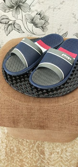 Шльопанці пляжні