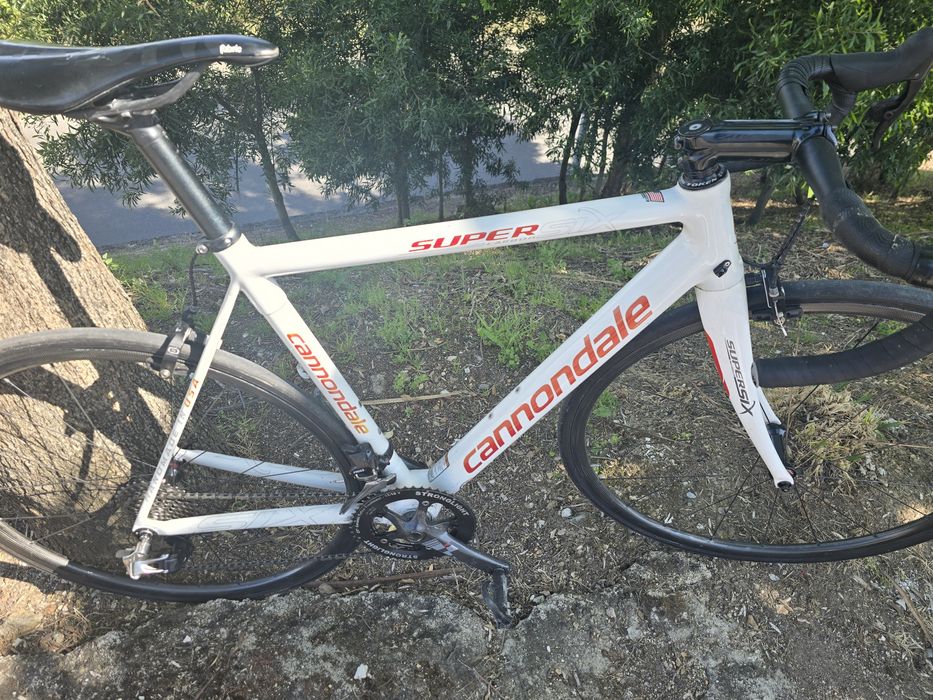 Cannondale com sram red axs e rodas carbono