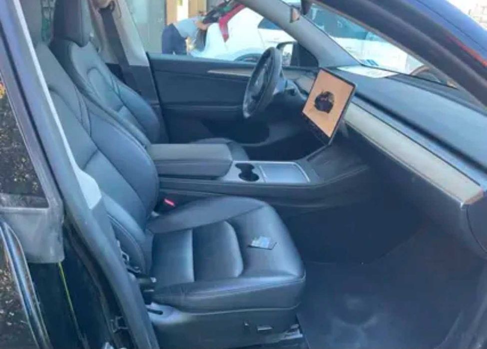 Tesla Model Y — fotografia 4