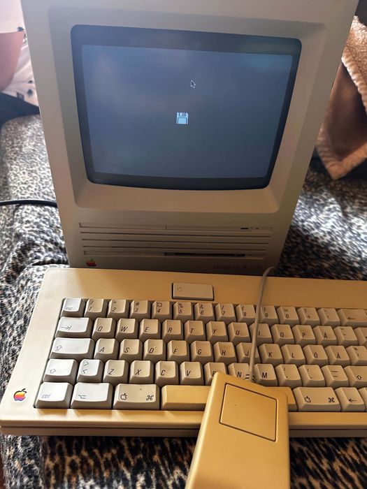 Retro Komputer Apple Macintosh SE 1/40