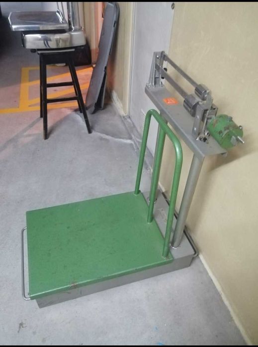 Balança de chão como nova