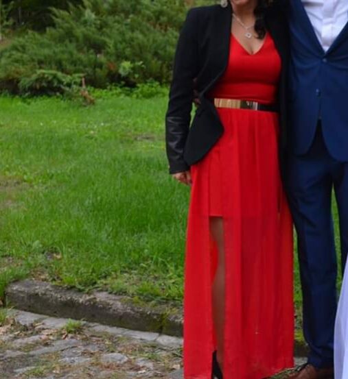 Śliczna elegancka sukienka