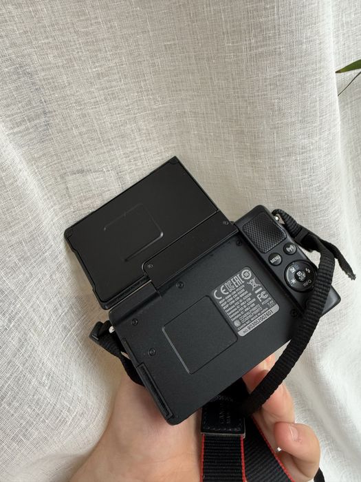 Фотоапарат Canon Eos M 100. Кенон М 100