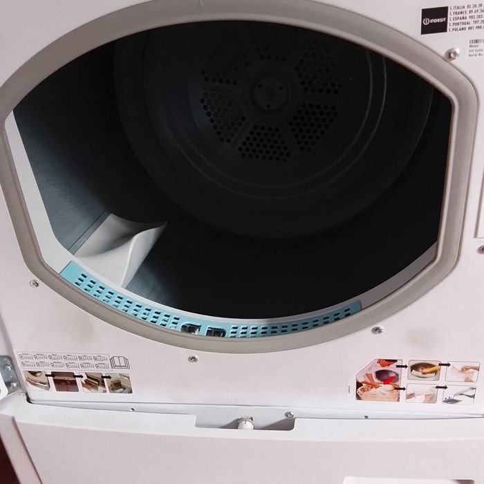 Máquina de secar roupa