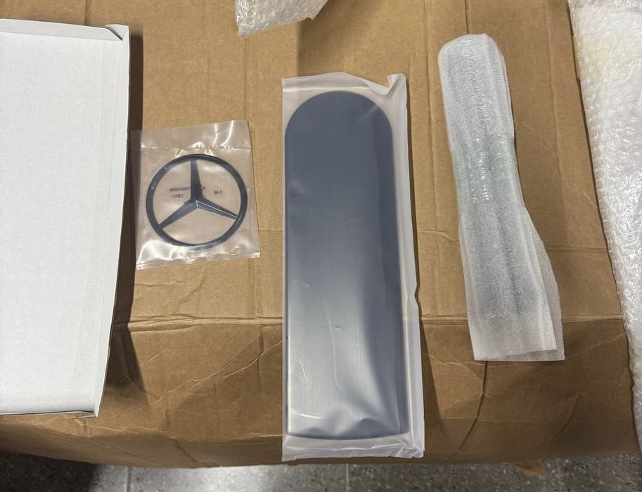 Карбоновая накладка на запасное колесо Mercedes Benz W465 W464 W463A