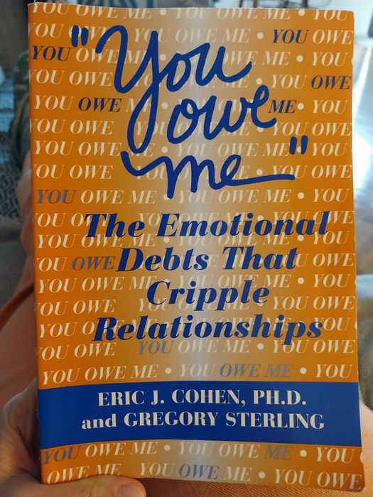 Livro "You owe me" The emotional debts that cripple relarionships