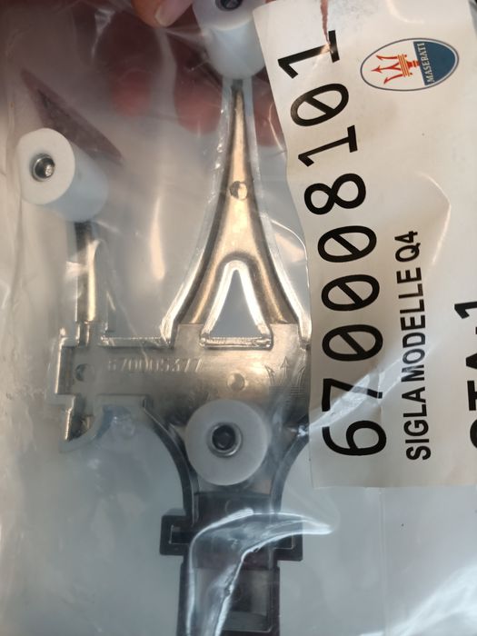 Emblemat Znaczek Logo MASERATI na Grill Atrapę