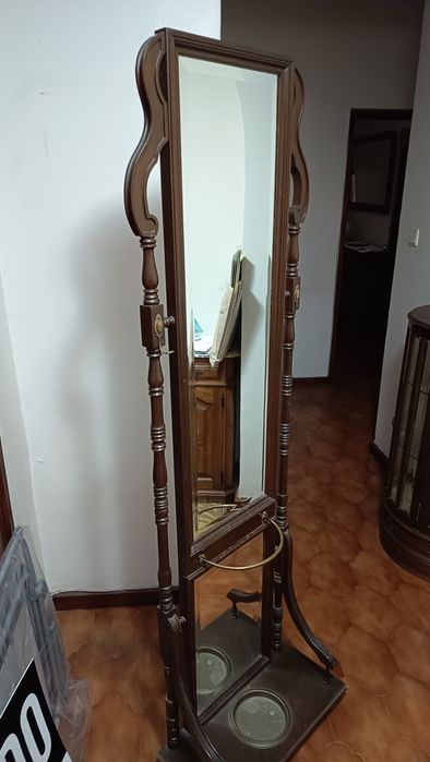Bengaleiro com espelho