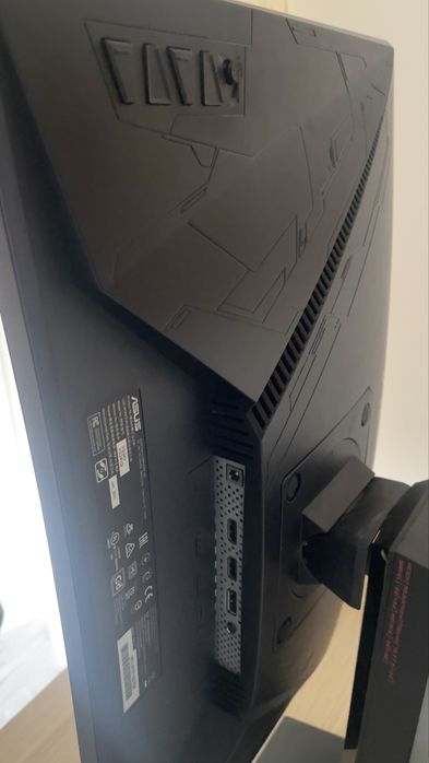 Monitor Gaming Curvo Asus TUF Gaming 144Hz - 24 Polegadas