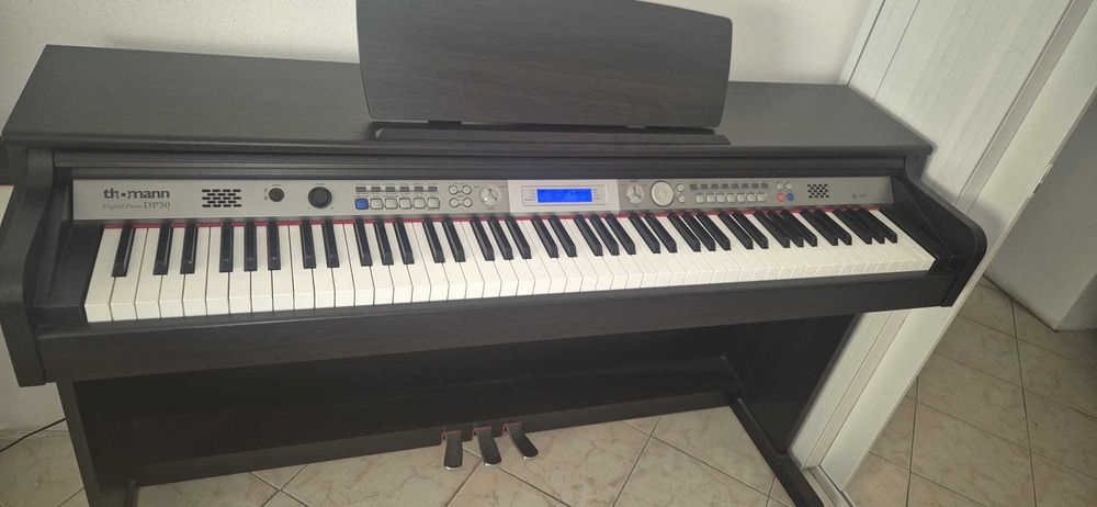 Piano Thomann usado