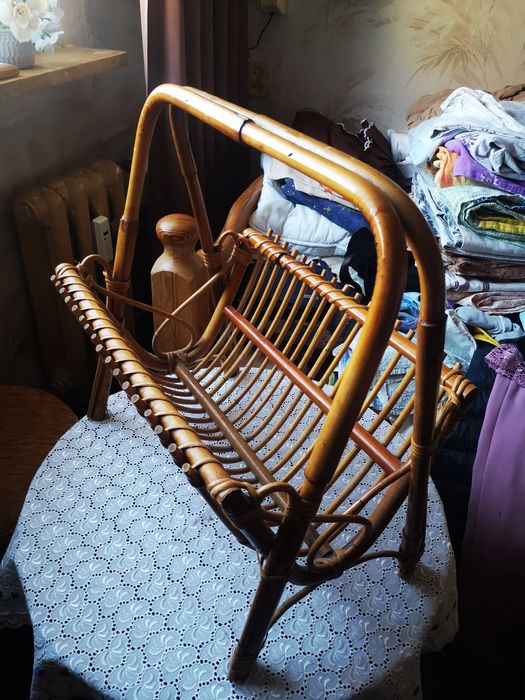 Koszyk  wiklinowy na gazety, książki