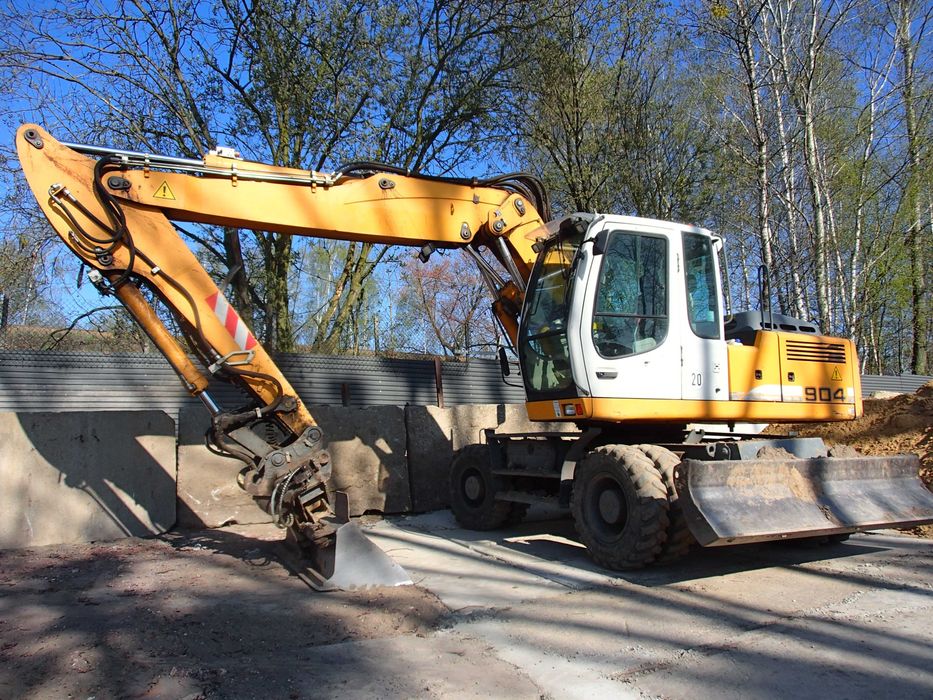 Usługi koparkami i koparko-ładowarkami