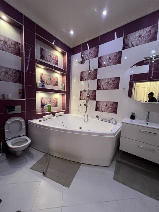 Продаж! Квартира з видом на драмтеатр — історичний центр міста