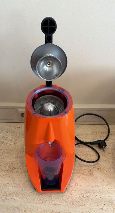 Maquina sumo de laranja a funcionar perfeitamente.