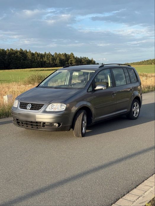Автомобіль volkswagen touran
