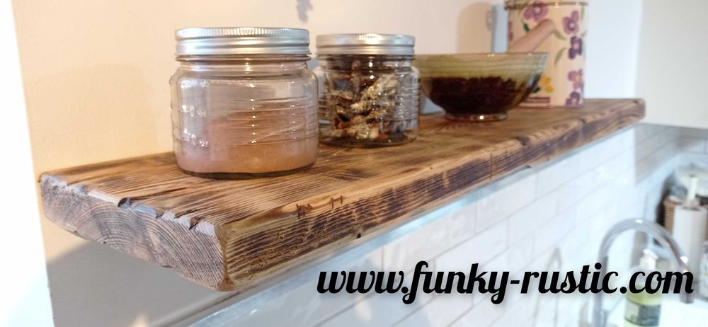 Półki rustykalne wiszące z litego drewna