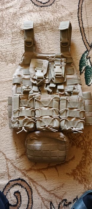 Плитоноска (Plate Carrier) Coyot + 7 подсумков  б/у.