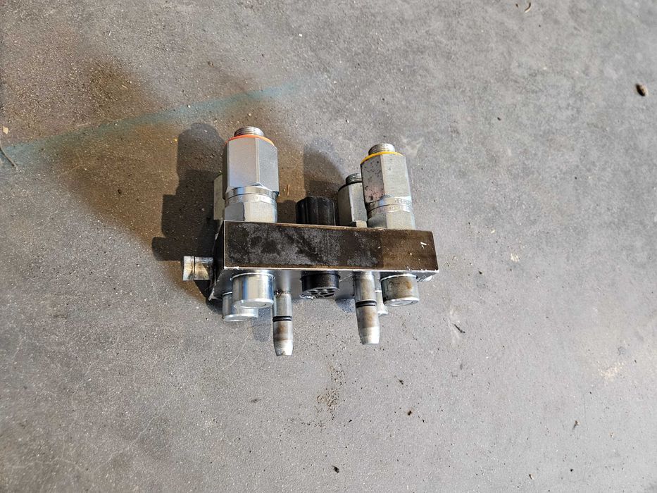 Szybkozłącze multizłącze hydrauliczne 4 kanałowe ładowacza John Deere