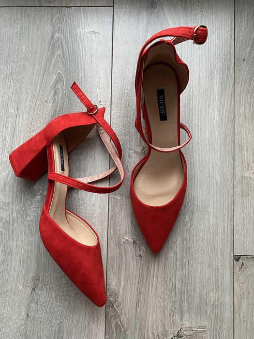 NOWE, Czerwone buty na obcasie. Zamszowe