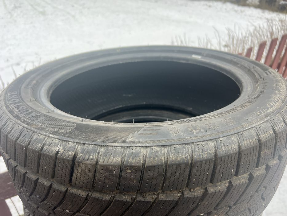 Продам зимові шини 215/50 r17