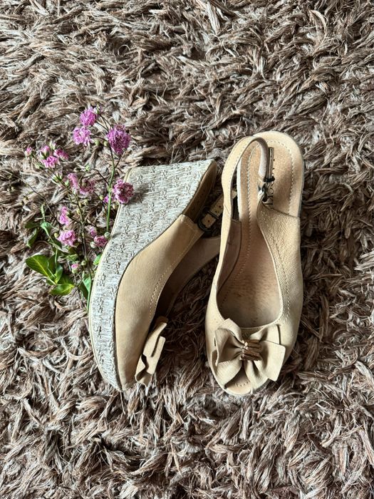 Buty na koturnie odkryte damskie