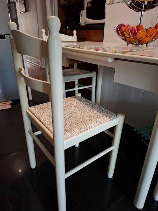 Mesa de cozinha EXTENSÍVEL e 3 cadeiras INCLUIDAS
