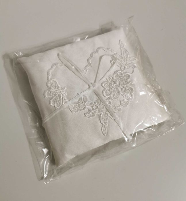 Nowa poduszka ślubna na obrączki