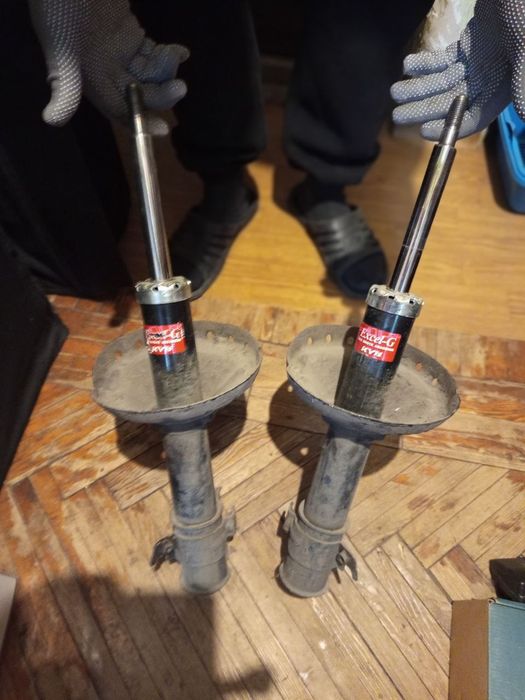 Стійки амортизатори Subaru Forester SG KayabA