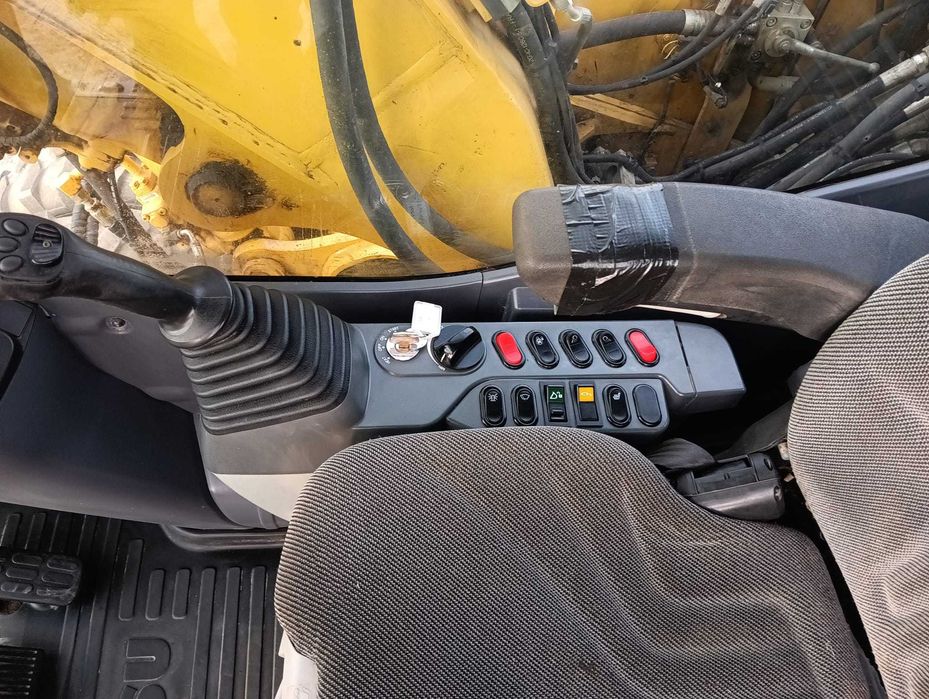 KOMATSU PW148 de 2016, em muito bom estado.