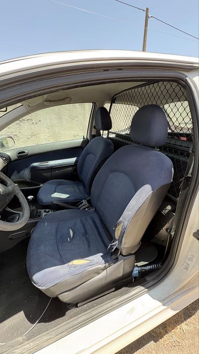Peugeut 206 com junta da cabeça queimada