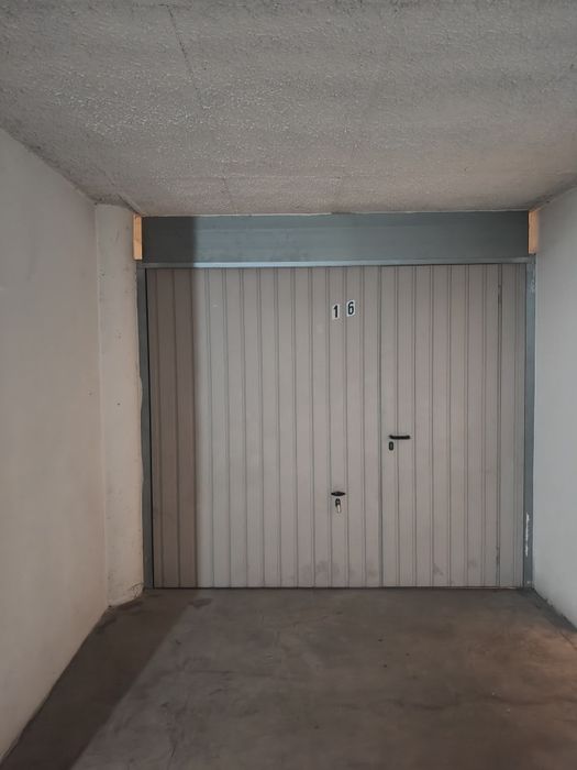 Garagem fechada c/contador elétrico, 80m²