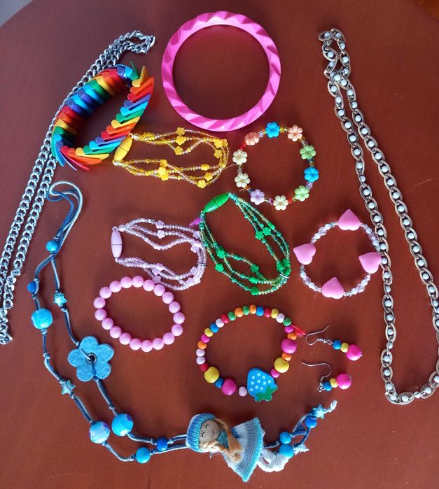 Bijuteria (colares, pulseiras e brincos)