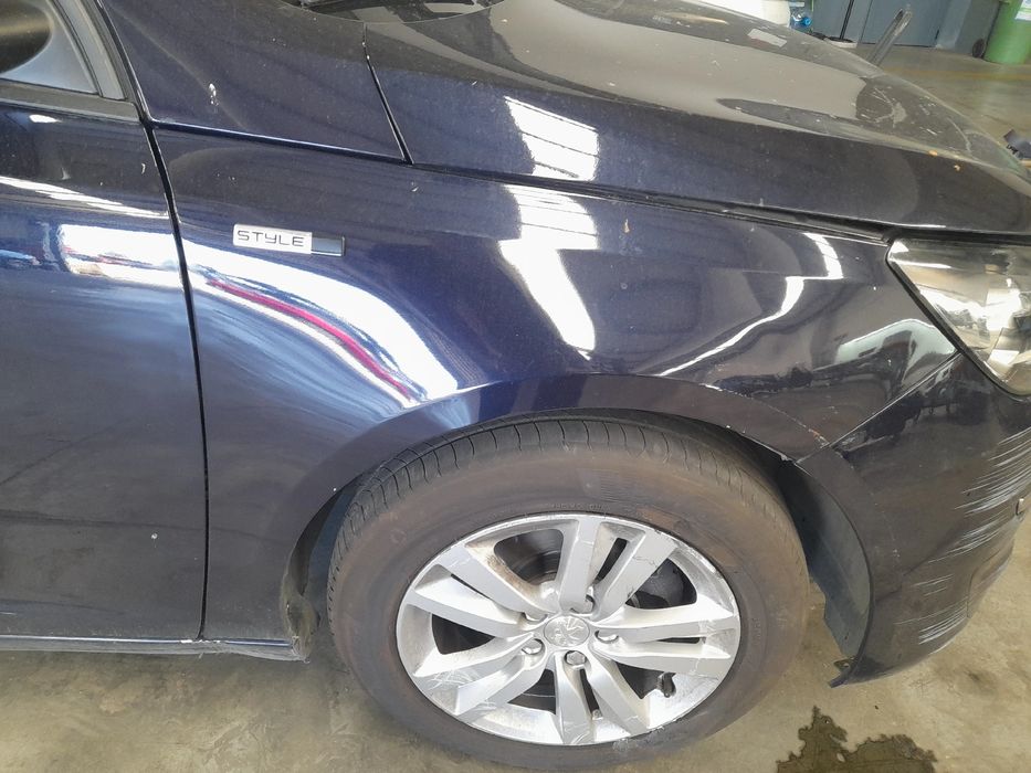 Guarda-lamas direito PEUGEOT 308 SW II