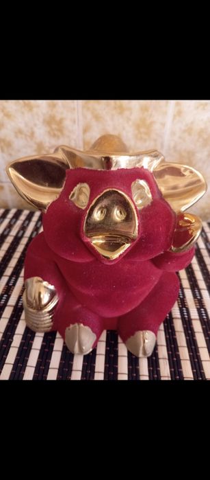 Копилка "Хрюшка". НОВАЯ. Высота 15 см.