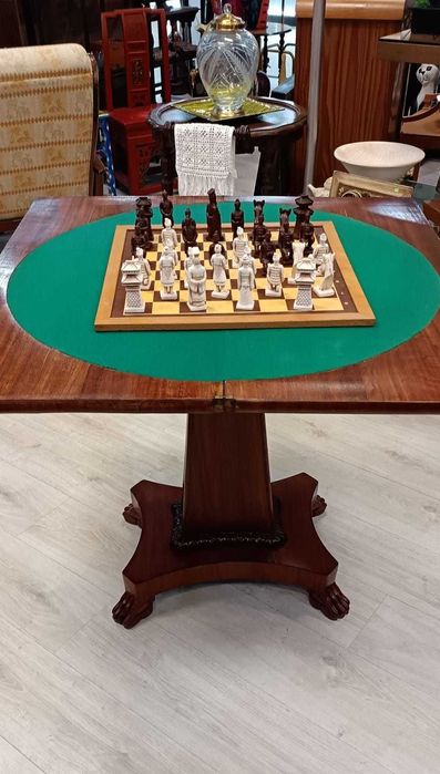 Mesa de jogo antiga