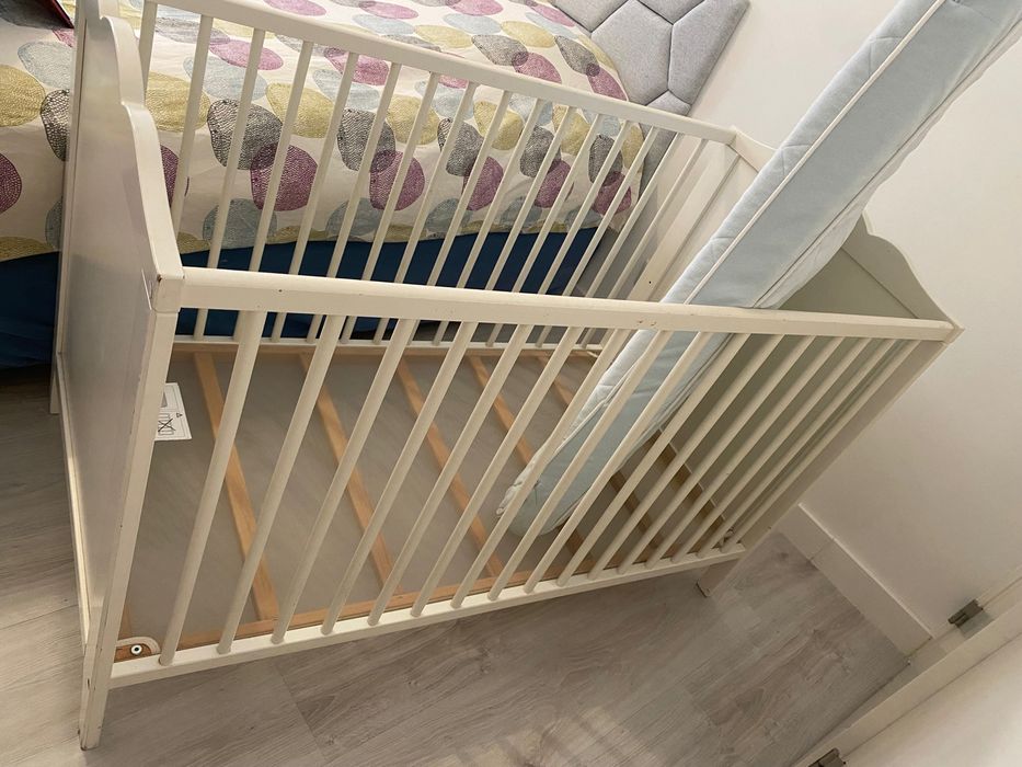 Berço de bebé + colchão IKEA