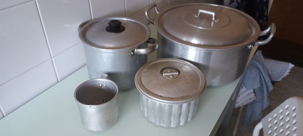 Vendo tachos e panelas