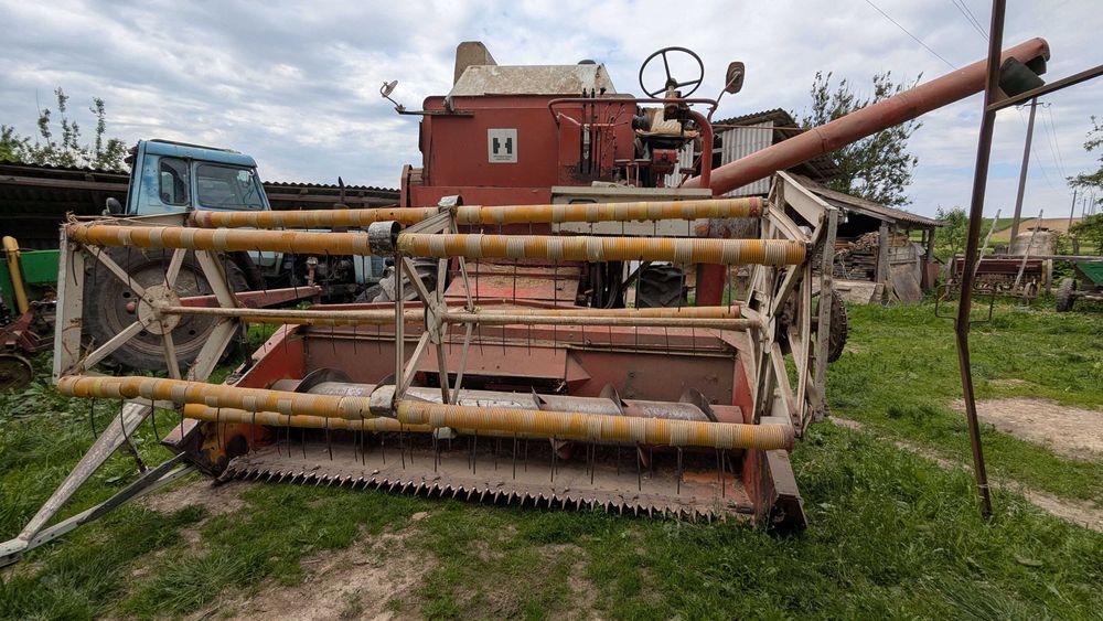 Комбайн International 431 Інтернаціонал зернозбиральний Терміново!