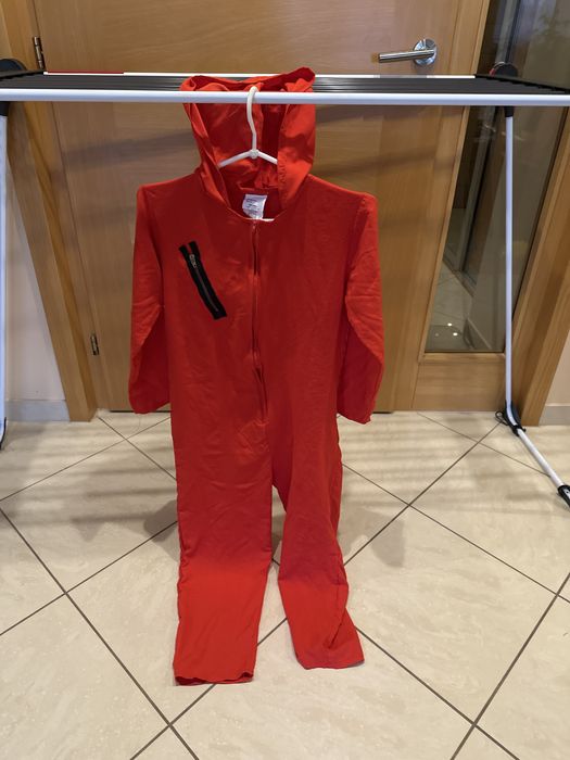 Kostium dom z papieru 146