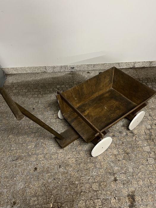 Carro de mão madeira