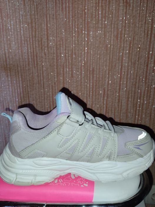 Продам кросівки для дівчинки