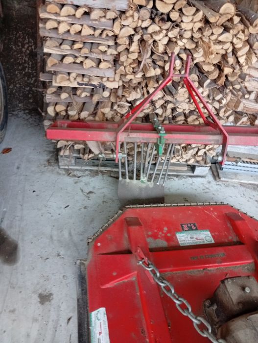 Trator usado com alfaias