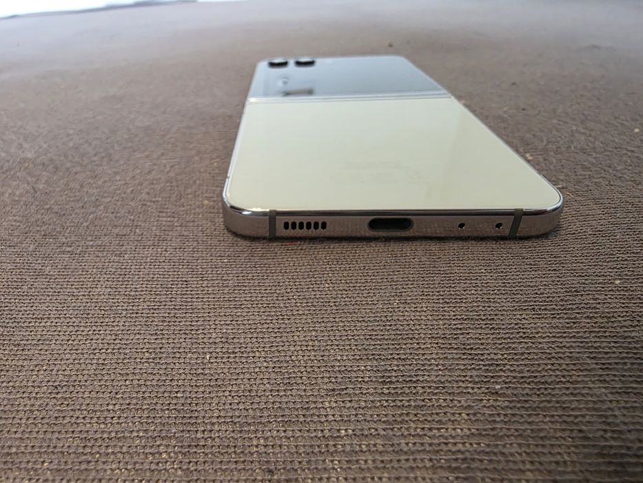 Telefon Komórkowy Samsung Galaxy Z Flip 5 (USZKODZONY)