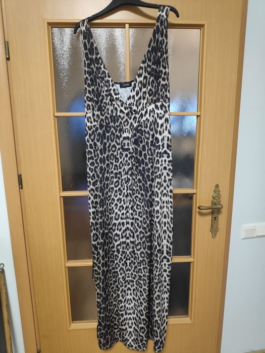 Piękna długa sukienka w panterkę stan idealny