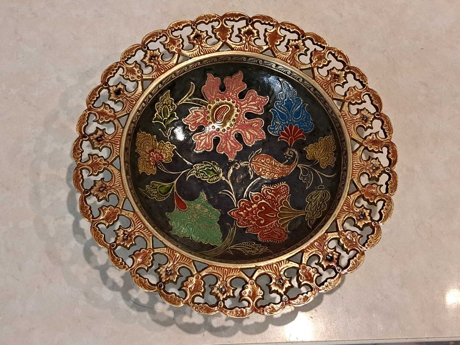 Бронзовая красивая ваза, для украшений - латунь, эмаль.