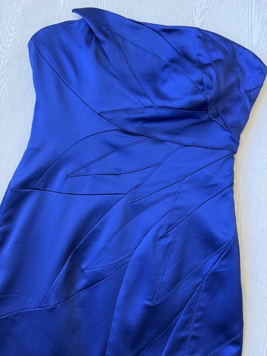 синее атласное платье Karen Millen
