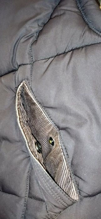 Детская теплая жилетка с капюшоном.