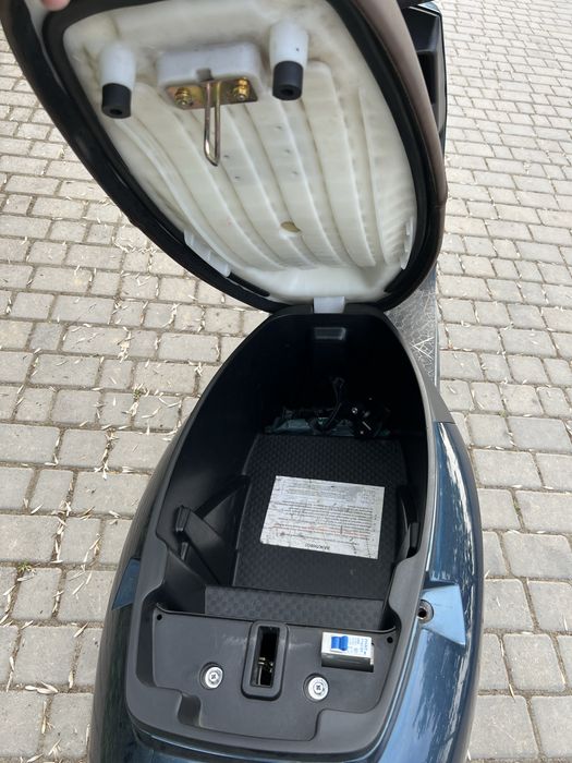 Продам электро скутер по всем вопросам звоните запас хода 70,80